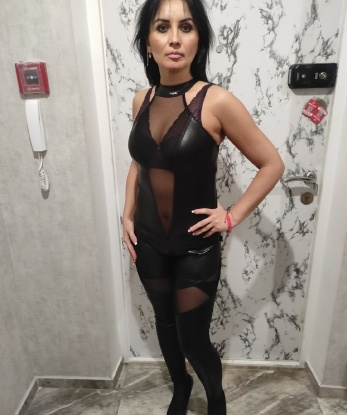 💋
У меня есть все, что нужно для того, чтобы превратить встречу в незабываемый опыт. 🌟 Мои услуги включают классический секс, оральные ласки, эротический массаж и многое другое. 💦
Мои фото подтвердят, что я не только привлекательна, но и безумно сексуальна. 💃 Мои клиенты говорят, что я лучшая в Москве. 🌹
Смело отправляйте мне сообщение и доверьтесь мне, чтобы я исполнила ваши самые сокровенные желания и фантазии. ✨ Жду вас в Москве! 💫 Регина